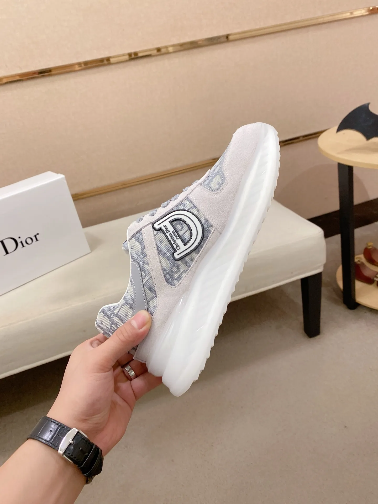 Men's shoes💰 462💰🇮🇹🇮🇹Dior d The new model is on sale at the same time at the counter. The upper 🇮🇹 is imported Italian first-layer cowhide, and the lining is fully imported sheepskin 💪💪. It is a complete 1⃣️ to 1⃣️ replica 🇮🇹💪💪, ⚠ Sole: The original sole is specially provided by the original factory. The exclusive movable molded sole is super comfortable. ⚠Original factory single goods, 🔍🔍high quality, you can enter and leave the counter at will, welcome to compare⚠. Code number:38-44